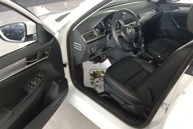 Volkswagen Bora 2017 car image #16