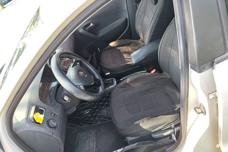 Volkswagen Polo 2018 car image #15
