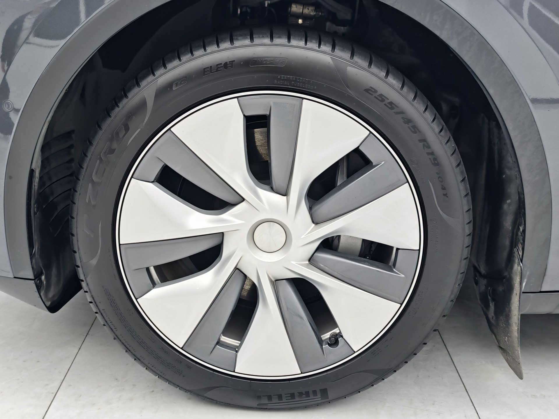 Tesla Model Y 2023 imagen de coche #2