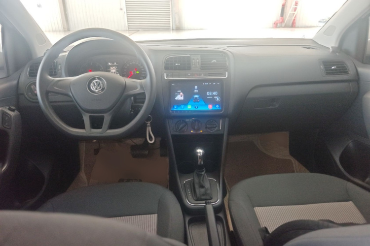 Volkswagen Polo 2018 car image #11