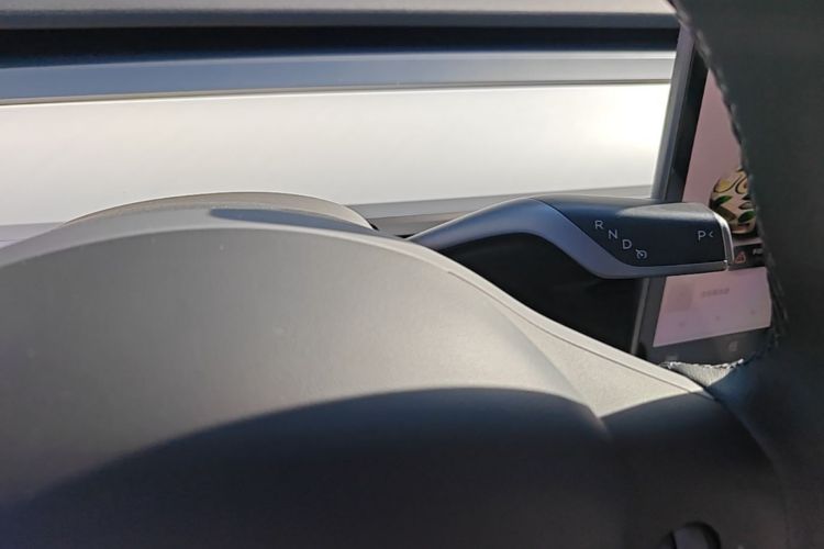 Tesla Model Y 2023 immagine di auto #14