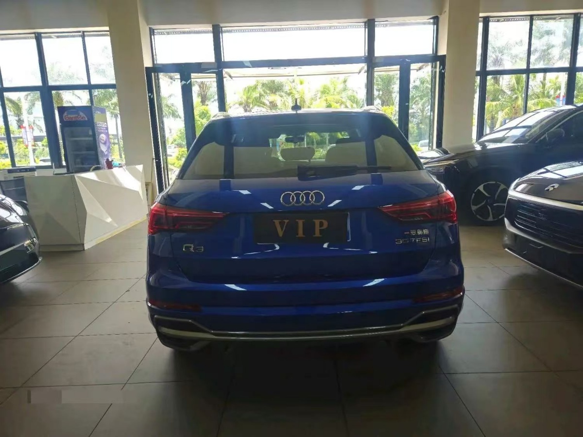 Audi Q3 2023 car image #8