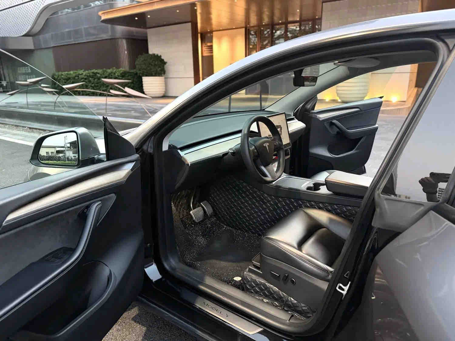 Tesla Model Y 2022 #5 Tesla Model Y 2022 car image #5