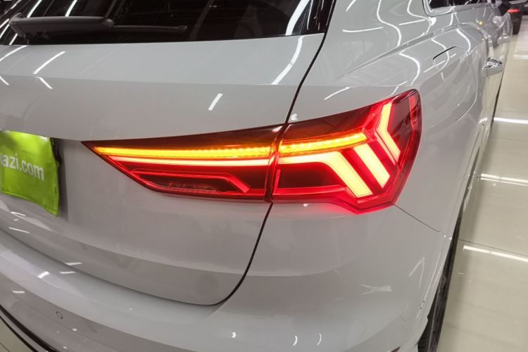 Audi Q3 2024 car image #8