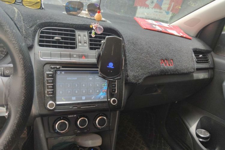 Volkswagen Polo 2016 car image #13