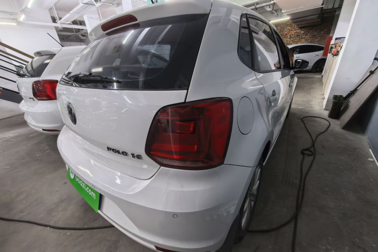 Volkswagen Polo 2015 car image #7