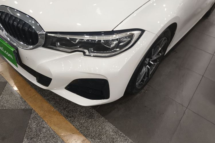 BMW 3 Series 2021 car image #23
