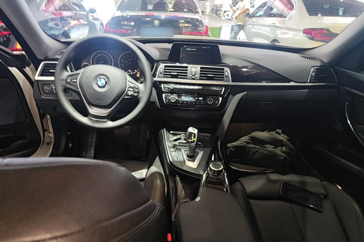 BMW 3 Series GT 2018 #10 BMW 3 Series GT 2018 car image #10