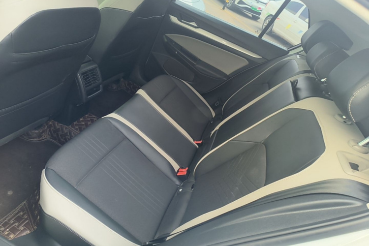 Volkswagen Golf 2021 car image #17