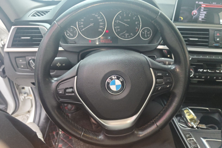 BMW 3 Series 2017 изображение автомобиля #11