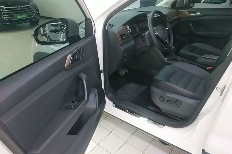 Volkswagen Tharu 2021 car image #16