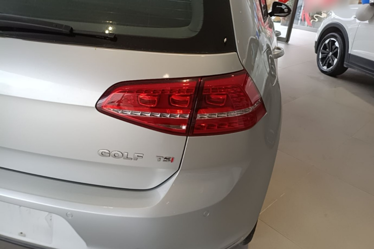Volkswagen Golf 2015 car image #8