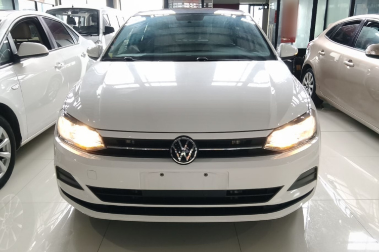 Volkswagen Polo 2022 car image #3