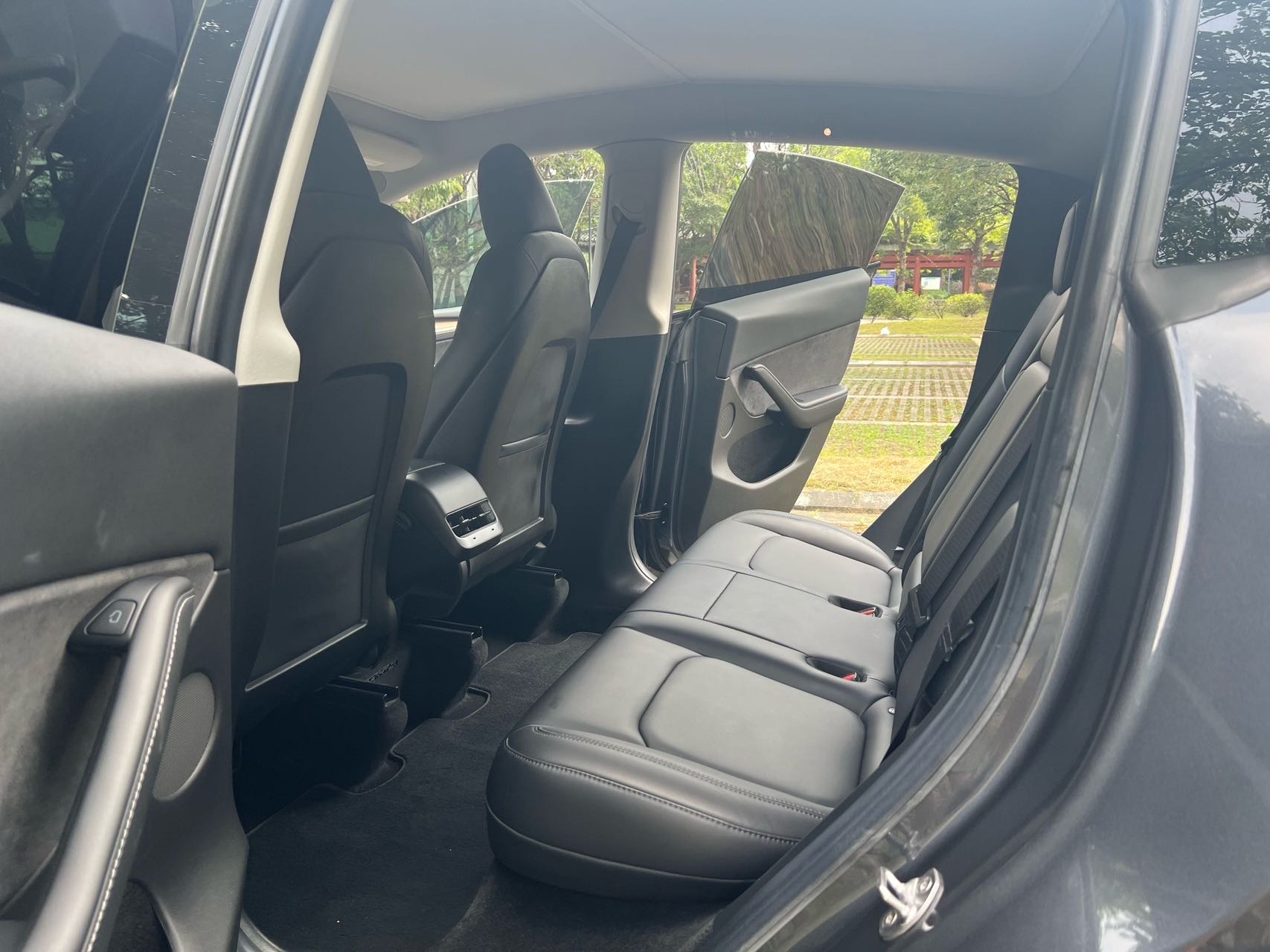 Tesla Model Y 2022 car image #6