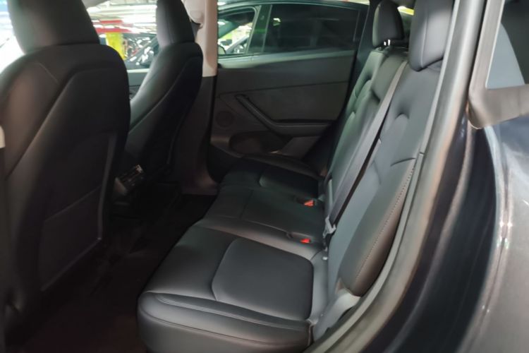 Tesla Model Y 2024 car image #13