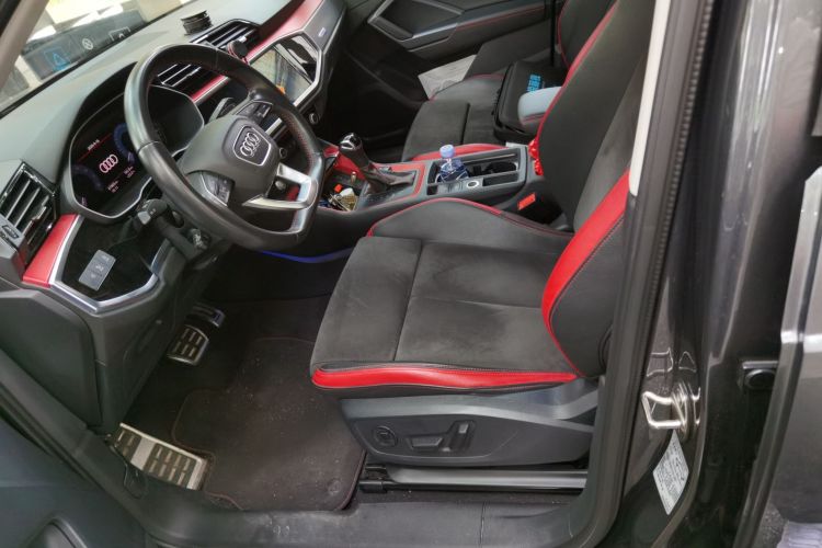 Audi Q3 2020 car image #19
