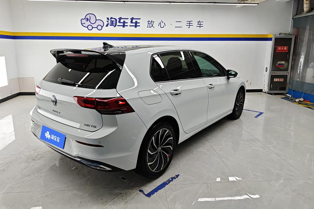 Volkswagen Golf 2024 car image #3