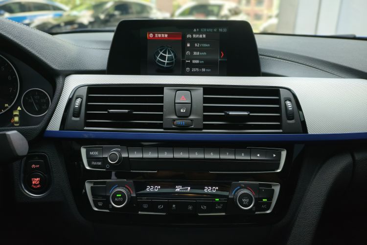 BMW 3 Series 2018 car image #13