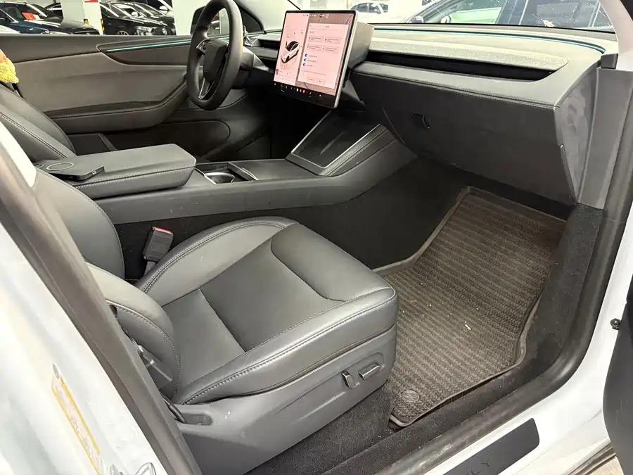 Tesla Model Y 2025 #11 Tesla Model Y 2025 car image #11