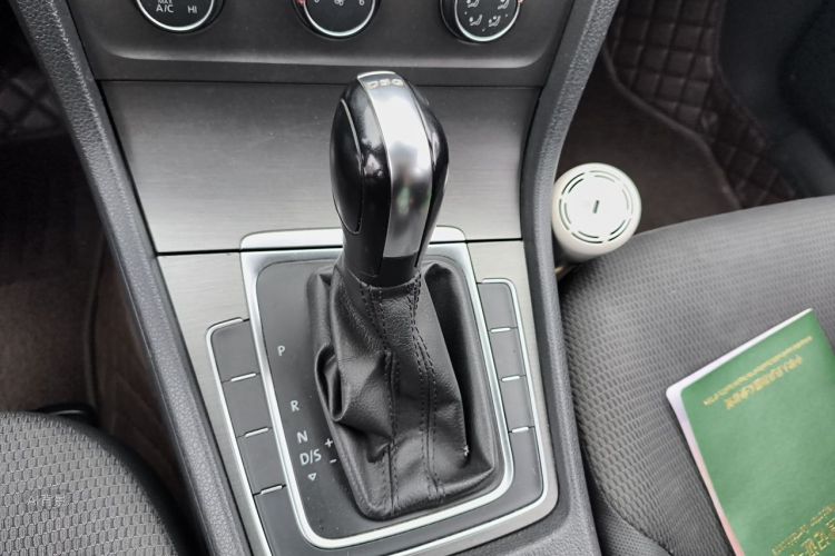 Volkswagen Golf 2016 car image #16