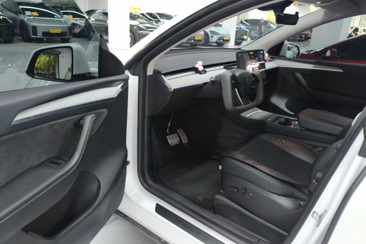 Tesla Model Y 2024 #16 Tesla Model Y 2024 immagine di auto #16
