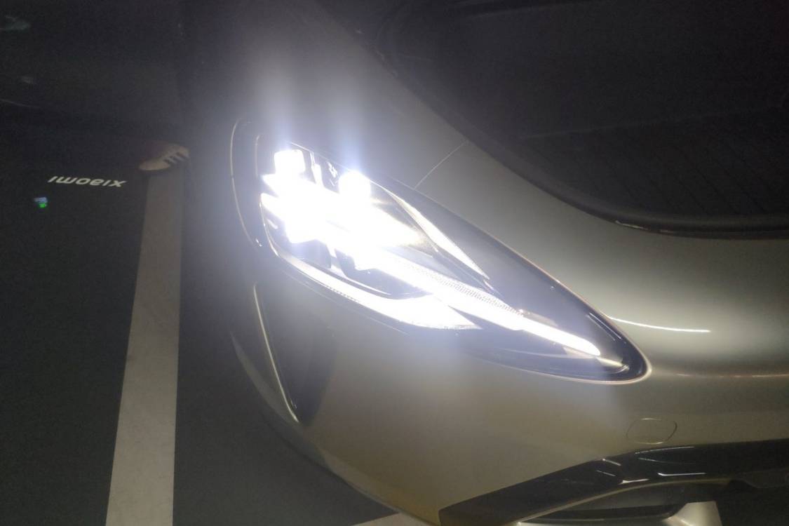 MI SU7 2024 immagine di auto #7