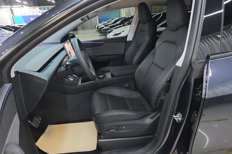 Tesla Model Y 2025 #15 Tesla Model Y 2025 car image #15
