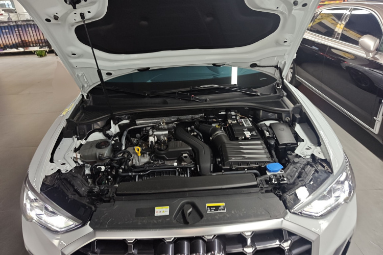 Audi Q3 2023 car image #20