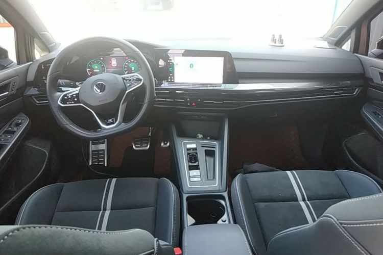 Volkswagen Golf 2022 car image #10