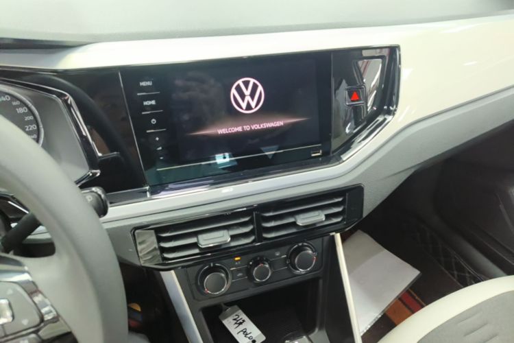 Volkswagen Polo 2021 car image #17