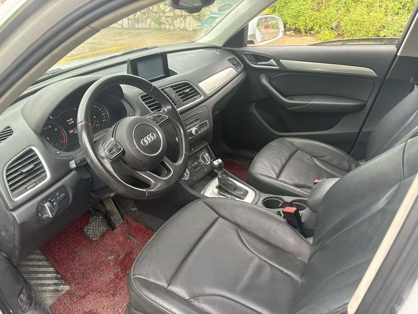 Audi Q3 2015 car image #2