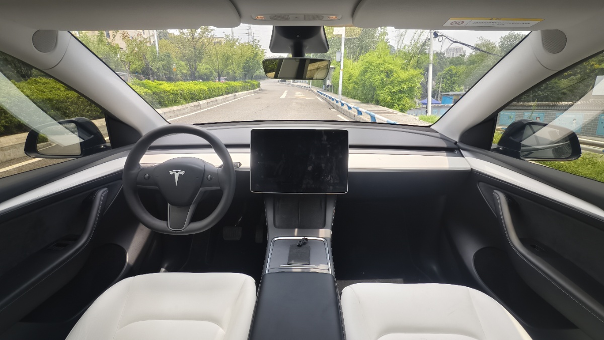 Tesla Model Y 2023 #12 Tesla Model Y 2023 car image #12