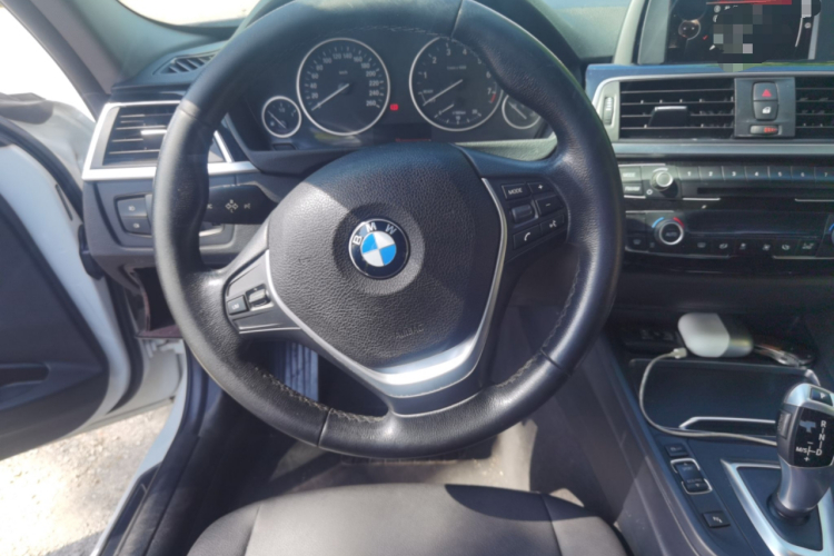 BMW 3 Series 2017 car image #15