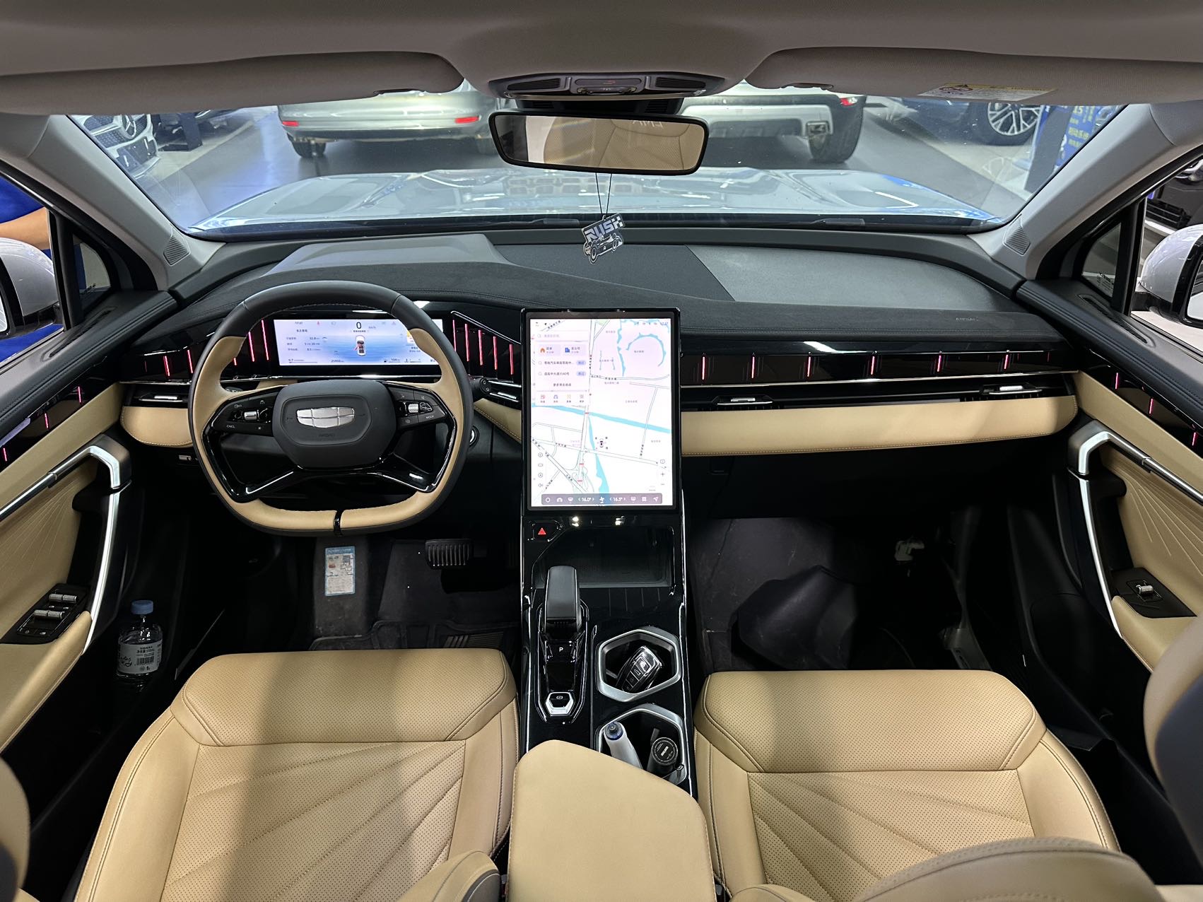 GEELY Boyue L 2023 изображение автомобиля #5