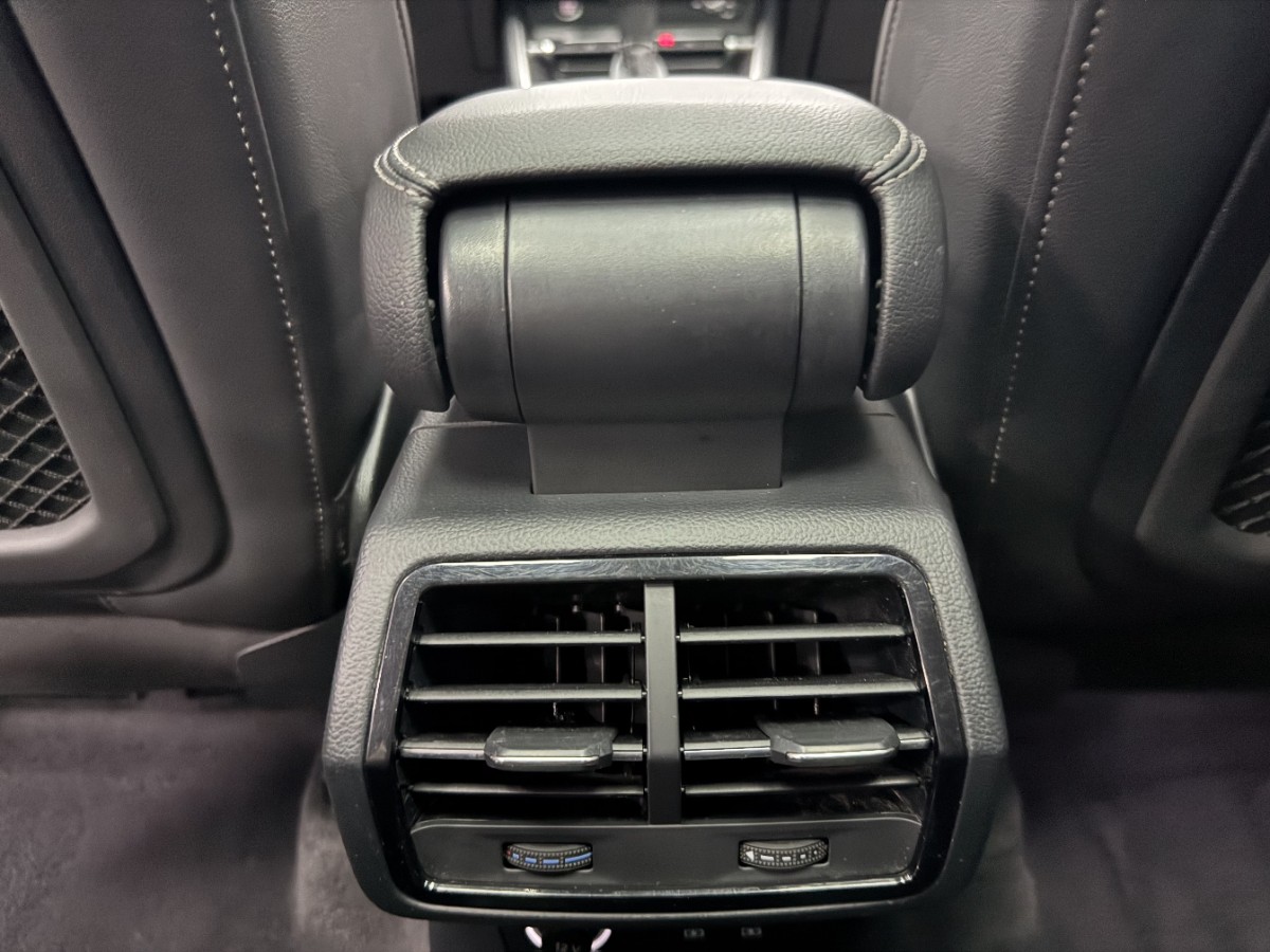Audi Q3 2021 car image #14