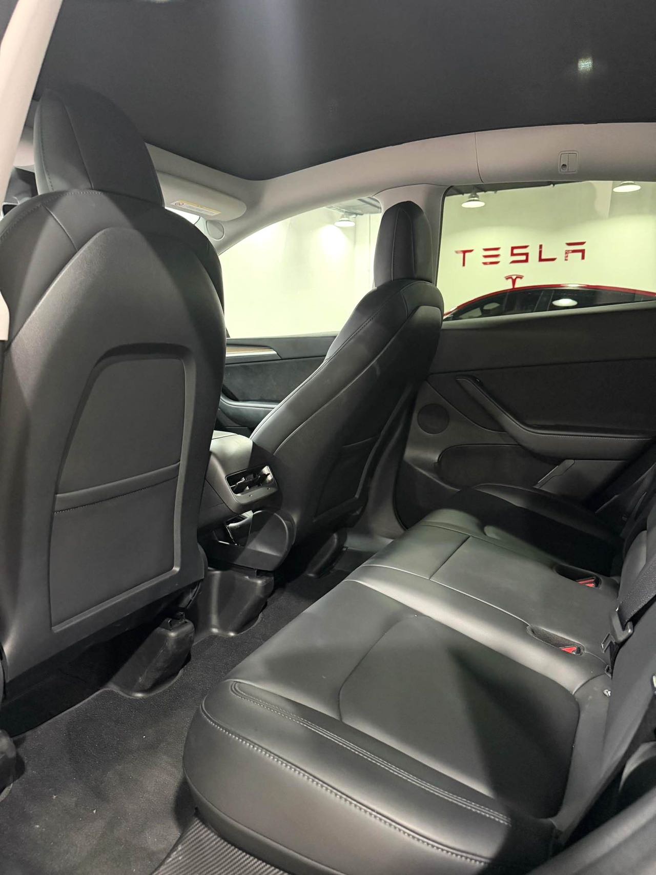 Tesla Model Y 2021 car image #8