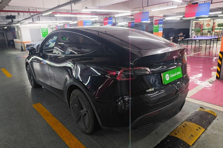 Tesla Model Y 2023 #5 Tesla Model Y 2023 car image #5