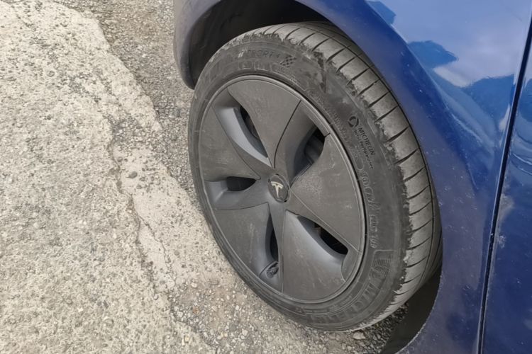 Tesla Model 3 2020 car image #10