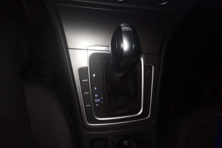 Volkswagen Golf 2015 car image #18