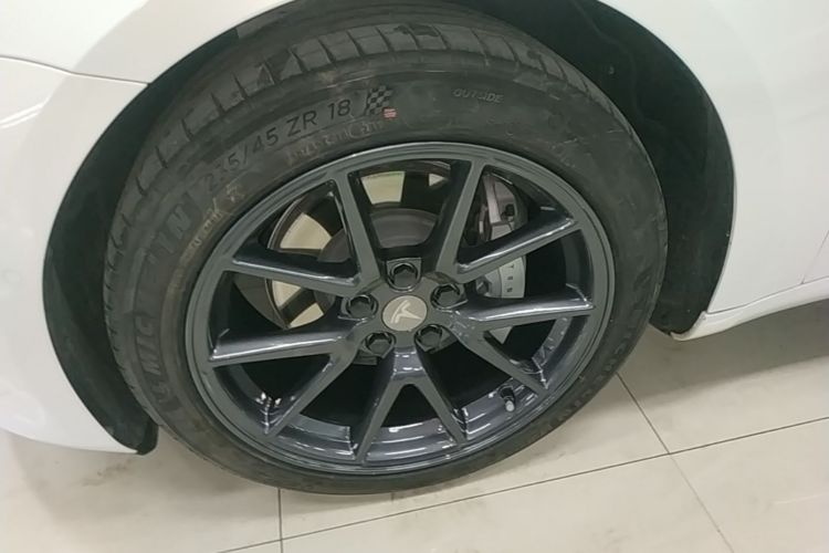 Tesla Model 3 2021 car image #9