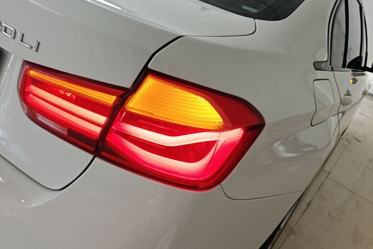 BMW 3 Series 2017 #8 BMW 3 Series 2017 car image #8
