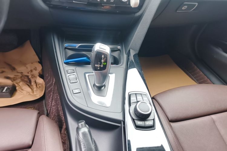 BMW 3 Series 2018 car image #14