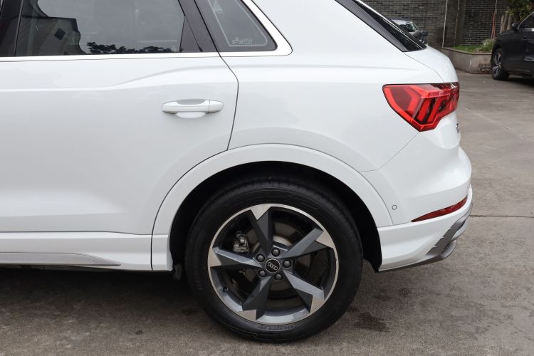 Audi Q3 2023 #13 Audi Q3 2023 car image #13