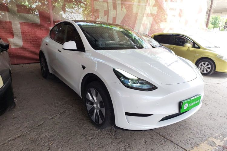 Tesla Model Y 2023 #4 Tesla Model Y 2023 car image #4