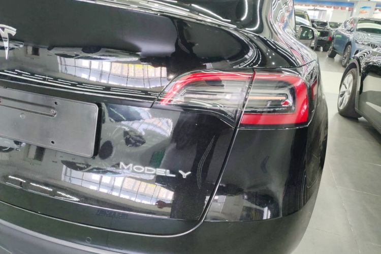 Tesla Model Y 2022 car image #8