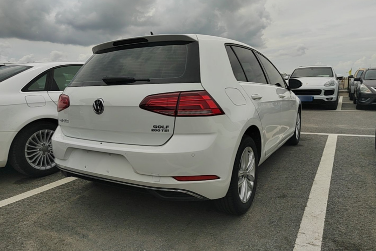 Volkswagen Golf 2019 car image #5