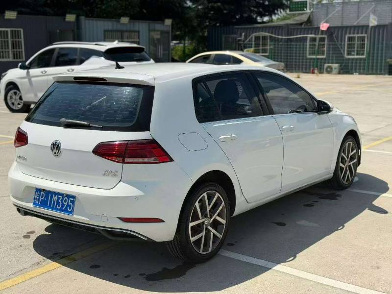Volkswagen Golf 2020 car image #6