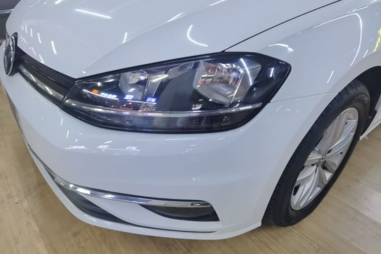 Volkswagen Golf 2018 car image #23