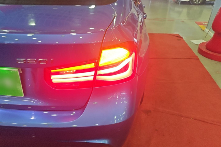 BMW 3 Series 2017 car image #8