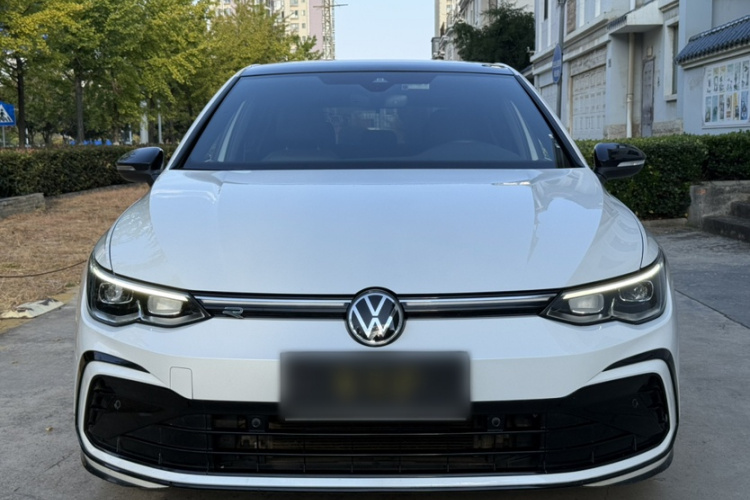 Volkswagen Golf 2022 car image #3